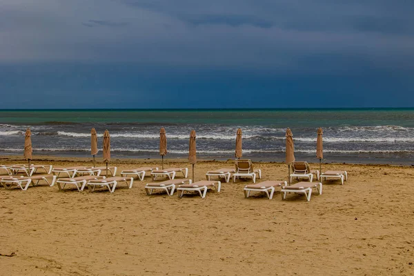 Beautiful Seaside Landscape Beach Sunbeds Sea People — стоковое фото