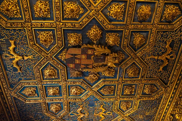 Vacker Antik Historiska Gyllene Tak Bakgrund Från Ett Palats Spanien — Stockfoto