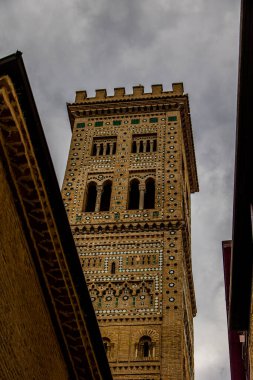 Zaragoza 'daki tarihi kilise şehrin dar Mudejar caddelerinde.