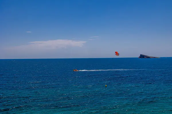 Schöner Landschaftlicher Strand Benidorm Spanien Einem Warmen Sommerferientag — Stockfoto