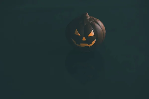 Vacker Choklad Halloween Pumpa Jack Lantern Mörk Bakgrund — Stockfoto