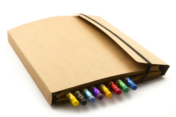 Crayons dans le carnet — Photo