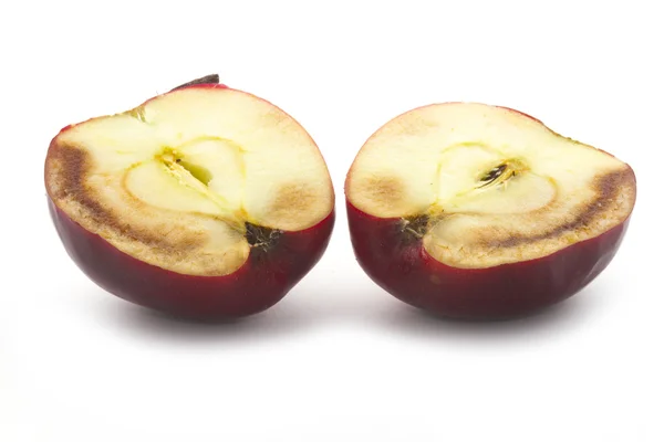 Deterioração de metade de maçã — Fotografia de Stock