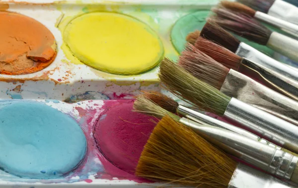 Old watercolor paint with brushes — Stock Photo, Image