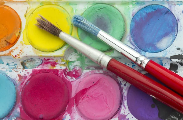 Old watercolor paint with brushes — Stock Photo, Image