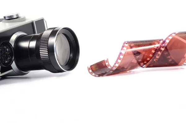 Vecchia fotocamera e pellicola isolata — Foto Stock