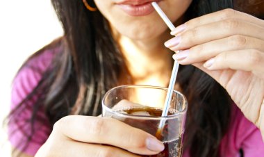 kadın içki kokteyli