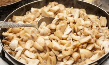 mantar kızartma işlemi