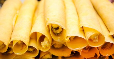 süzme peynir ile Pancakes