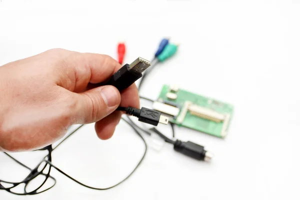 A interface USB, miniUSB, HDMI em uma mão — Fotografia de Stock