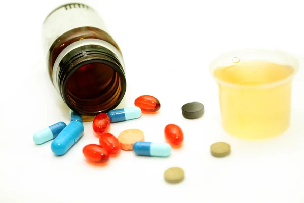 Différentes préparations pharmacologiques - comprimés et pilules — Photo