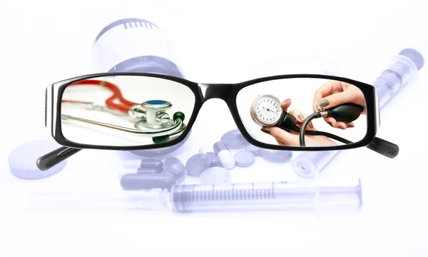 Peintures sur les lunettes avec un thème médical — Photo