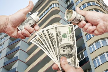 Adam'ın bize notları ile dolar eller.