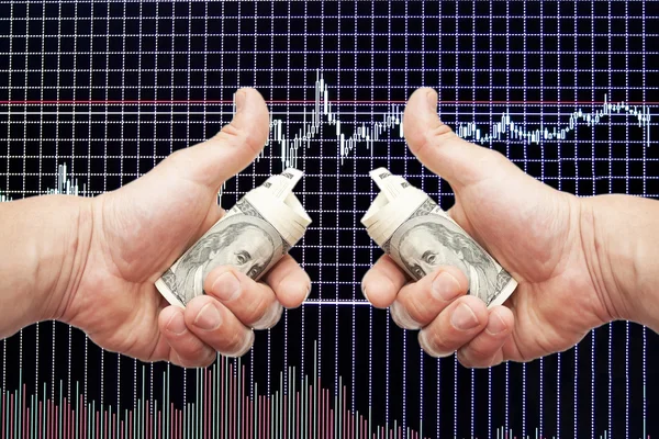 Dollar biljetten in handen op een zwarte achtergrond met het schema — Stockfoto