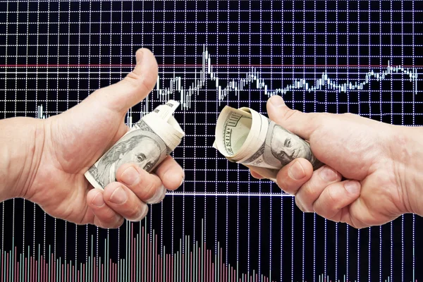 Dollar notities in een hand op een zwarte achtergrond met het schema — Stockfoto