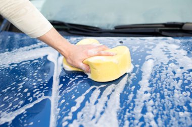 sha yardımıyla arabanın kaputu temizleme işlemi