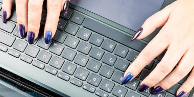 Klavye tuşlarına basma işlemi üst görünümü kapatır