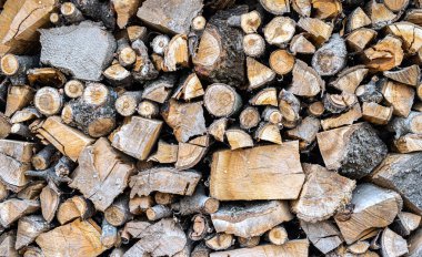 Evi ısıtmak için kesim ve kesim odun tedarik ediyoruz.