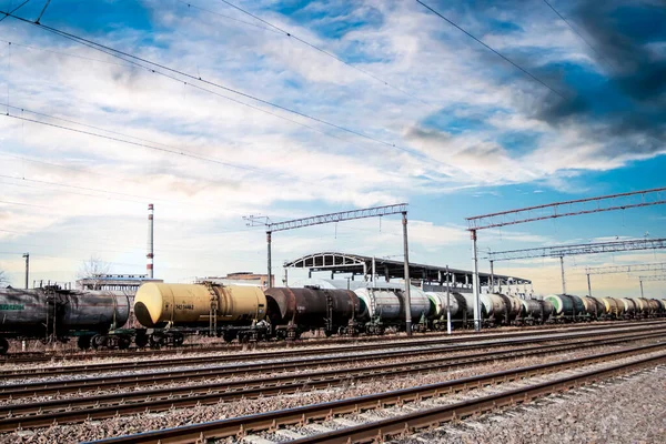 Eisenbahnknotenpunkt Gegen Eklektische Strecken Und Andere Infrastruktur — Stockfoto