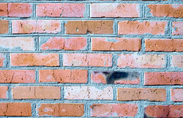 Doku Farklı Tonlarda Eski Kırmızı Tuğlalardan Bir Duvar Güneş Işığında — Stok fotoğraf