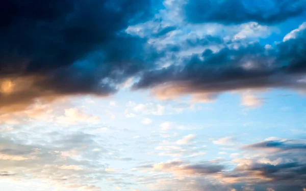 Paisagem Céu Bonito Com Nuvens Coloridas Pôr Sol — Fotografia de Stock