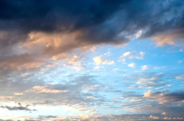 Paisagem Céu Bonito Com Nuvens Coloridas Pôr Sol — Fotografia de Stock