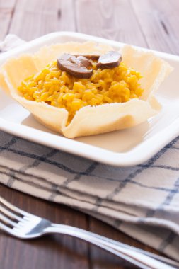 safran ve mantarlı risotto