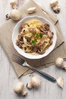 Tagliatelle AI irritasyonlar - mantarlı makarna