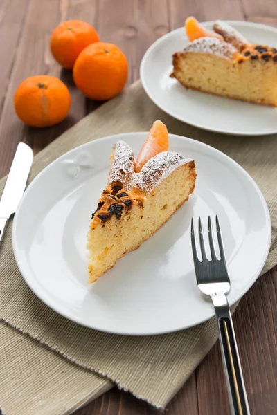 Кусок торта на мандаринский — стоковое фото