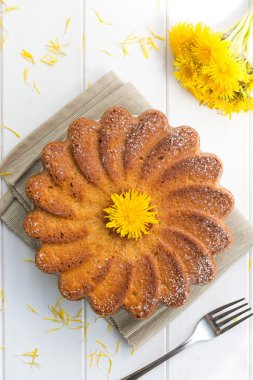 Karahindiba'nın çiçekli pasta