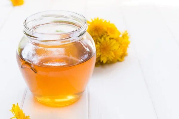 Syrup of Dandelion's flowers — Stock Photo, Image