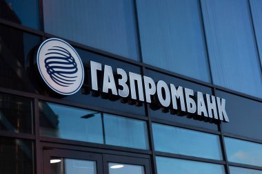 Moskova, RUSSIA - 02 Şubat 2021 Moskova Merkez Bankası Gazprombank 'in modern gass binasındaki imzası