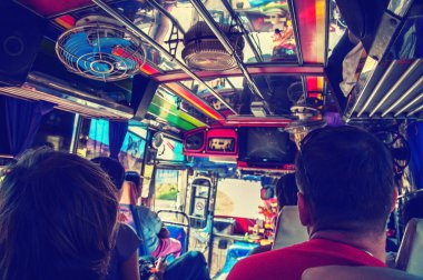 Tayland 'da otobüste gezginler 