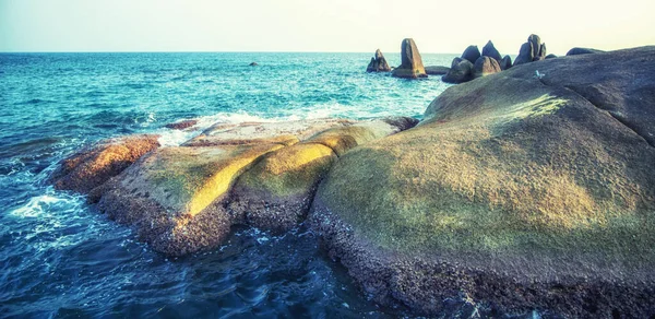 泰国Koh Samui的Hin Ta和Hin Yai Rocks 祖母和祖父 美丽的岩石和大海 — 图库照片