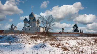 Güneşli kış gününde Büyük Kremlin Rostov. Rusya 'nın Altın Yüzüğü.