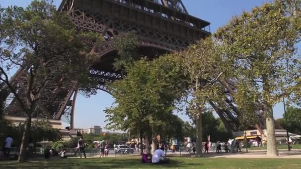 Eiffelturm in Paris — Stockvideo