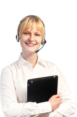 çağrı merkezinde çalışan genç gülümseyen kız