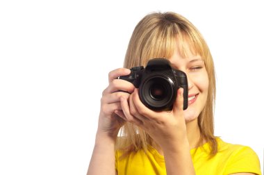 bir dslr fotoğraf makinesi ile genç gülümseyen kız
