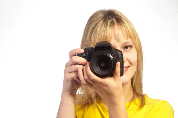 Ung leende flicka med en dslr-kamera — Stockfoto