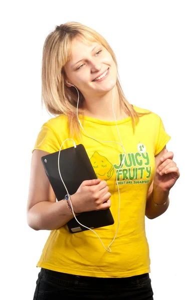 Joven chica atractiva bailando con una tableta — Foto de Stock