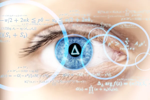 蓝色圆环在美丽蓝色女人眼中，科技公司的视图 — 图库照片