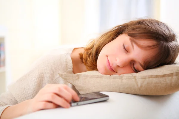 Young doctor analysing a radiography — Stock Photo, Image