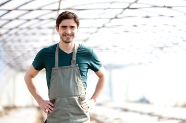 genç, çekici bir çiftçi portresi