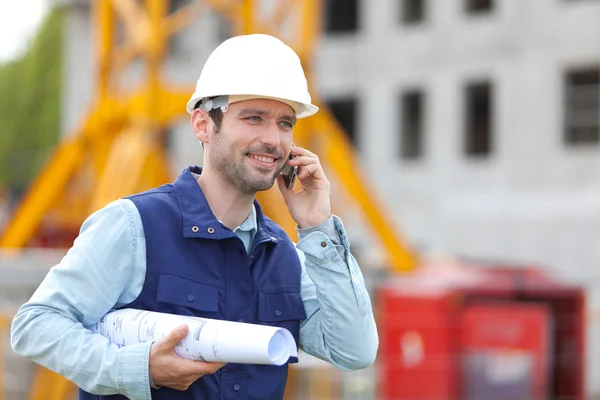 Trabajador en una obra de construcción —  Fotos de Stock