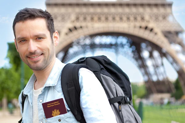 Young attractive happy tourist in Paris — Stock Photo, Image