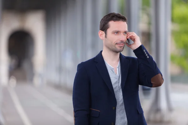 Young attractive man using smartphone in Paris — Stock Photo, Image