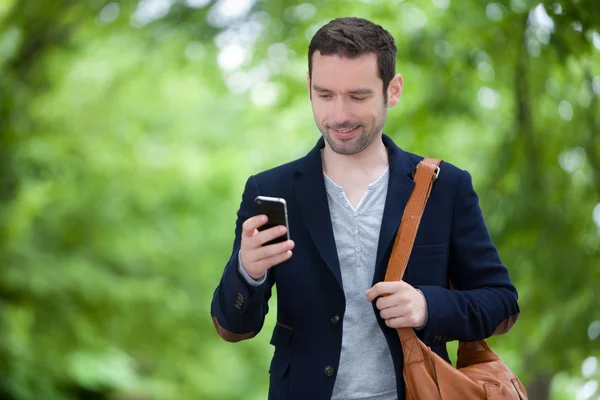 Young attractive man using smartphone in Paris — Stock Photo, Image