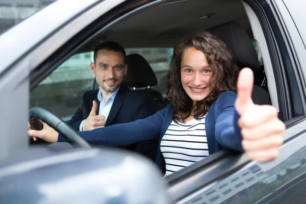 Young business man couple in their brand new car — Stock Photo, Image