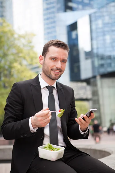 Businessman eating salad for lunch break — Stock Photo, Image