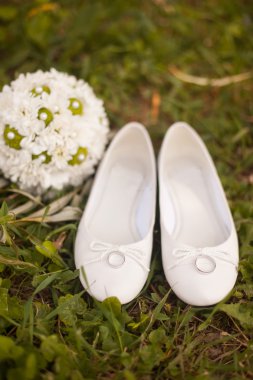 beyaz düğün ayakkabıları gelin